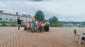 Музыкально-ритмическая игра с ПАРАШЮТОМ  на летнем празднике ?