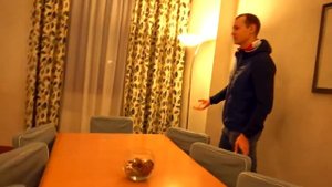 РОДИТЕЛИ КАТИ И МАКСА ЗАБЫЛИ ЛИЧНЫЕ ВЕЩИ и нежданчик ВЛОГ в ОТЕЛЕ.