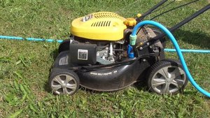 Как быстро отмыть газонокосилку