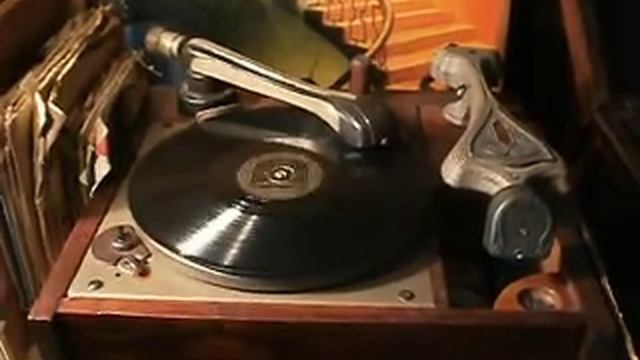 играет тонарм Lesa смотреть онлайн