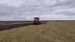 Кировец К-739Ст1 пашет зябь, под урожай будущего года