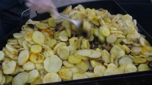 Блюдо которое любят все! Картошка с мясом и грибами на сковороде!.