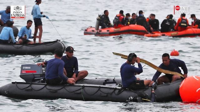 Indonesia plane crash: Body parts, debris found from Java sea смотреть онлайн