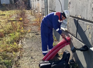 Подключение с помощью индукционных клещей MRT-700 к объекту трассировки