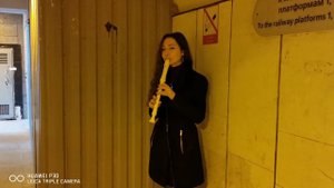 Обаятельная девушка музыкант. Девяткино. Уличные музыканты Питера 4