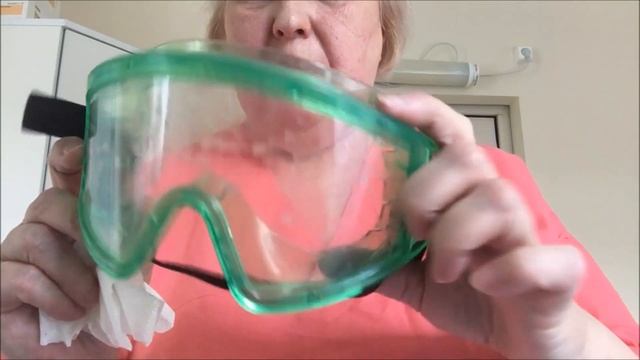 Чтобы не запотевали очки. Маленькая хитрость. смотреть онлайн