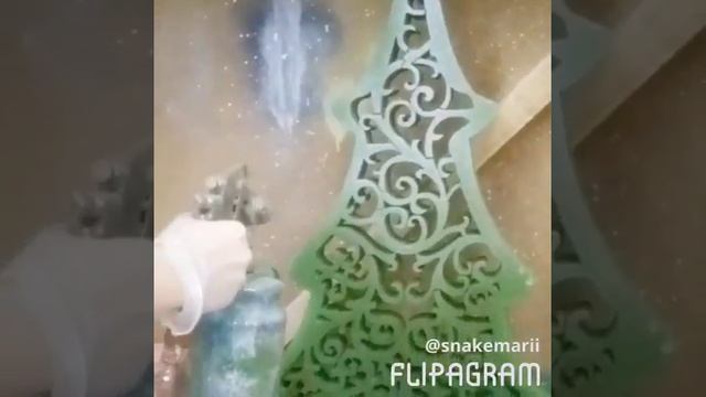 Покраска и последущее покрытие елочек из пенопласта.