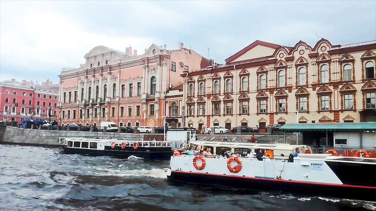 Санкт-Петербург, прогулка по рекам и каналам на речном трамвайчике.