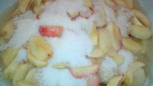 Варенье из зеленых персиков