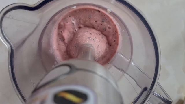 Завтрак для похудения за пару минут: супер полезный детокс смузи с зеленой гречкой и ягодами смотреть онлайн