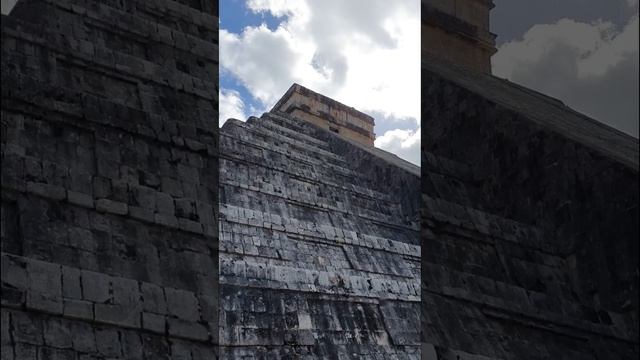 Странный эффект у пирамиды майя в Мексике #shorts
