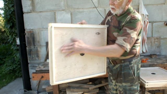 Удалитель пчел и разделительная решетка.mp4 смотреть онлайн