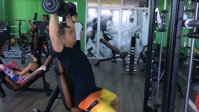 Жим гантелей Арнольда. смотреть онлайн