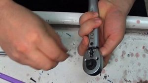 Переделка динамометрического ключа для левой резьбы.