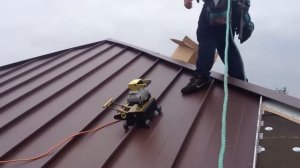 Машинка для зажима двойного стоячего фальца