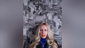 Её мама решает всё! Девушка слушается маму. Женщина слушается маму. Жена слушается маму. Тёща и жен