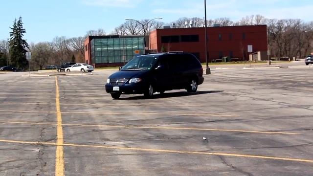 Как дрифтовать на любой машине (ViralHog) смотреть онлайн