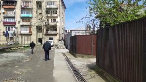 Короткий обзор центра города Гали в Абхазии возле границы с Грузией.