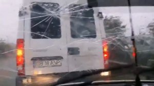 Град разбил стекло в машине