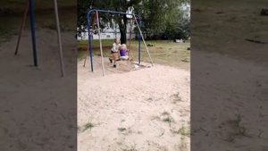 Гуляем на площадке.