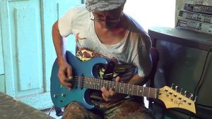 гитарист колхозник)))дилэйчик!