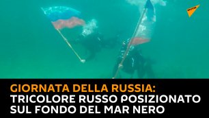 Giornata della Russia, tricolore russo posizionato sul fondo del Mar Nero