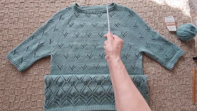 Готовая работа. //Джемпер зеленый с короткими рукавами  и ажурным узором.//