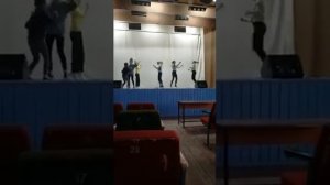 Современный танец для детей 11-14 лет.( кто не знал я ходе на танцы.)