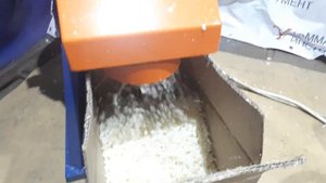 Дробилка МИ-500Р дробление поролона с памятью сетка 15мм.mp4