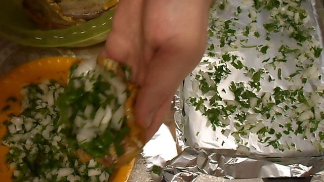 Минтай запечённый с лимоном и зеленью