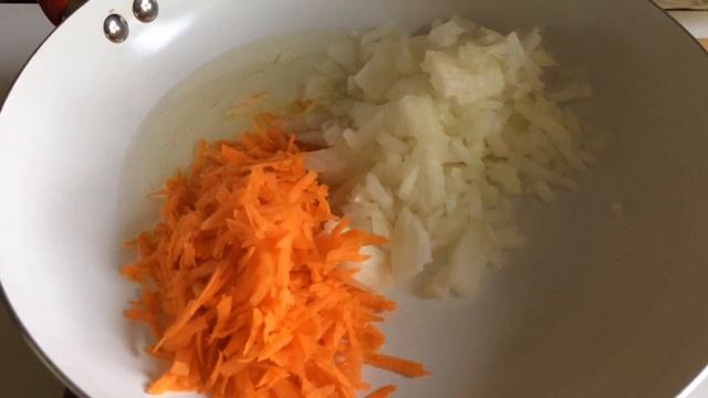 Зеленый Борщ с Щавелем) Зеленый борщ с куриным мясом) смотреть онлайн