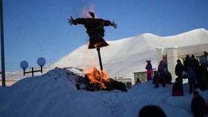 Сжигание чучела зимы на Масленицу