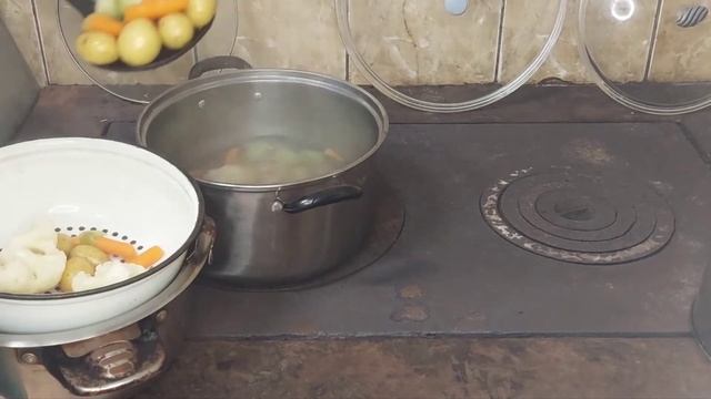 Fryed vegetables in a pan! смотреть онлайн