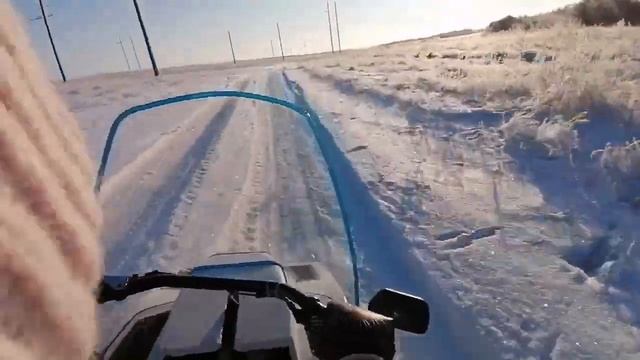 Зимние покатушки с детьми на снегоходе Лайка 2м. смотреть онлайн