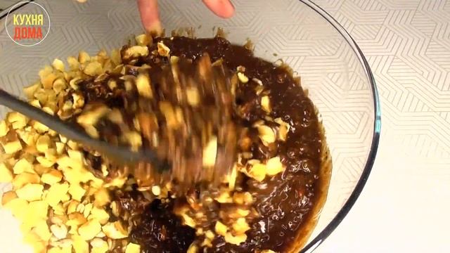 Сладкая колбаска из печенья и какао. Шоколадная колбаса. Sweet sausage made from cookies and cocoa.