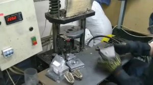 Топ продаж! Кормушка пуля со съёмными грузами и большой кормоемкостью.