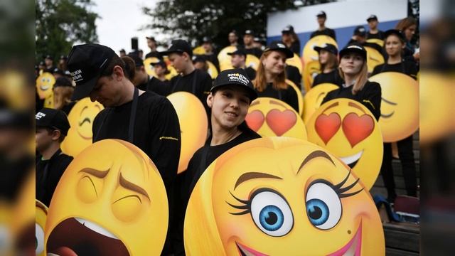 В соцсетях стартовал необычный эмодзи флешмоб видео смотреть онлайн