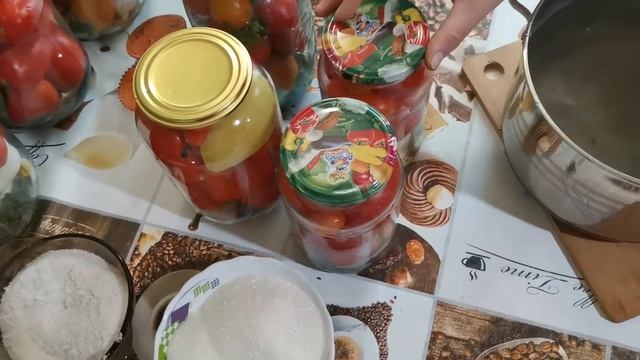 Консервированные помидоры в томатном соке
