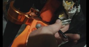 Заводим мотоцикл с включенной передачей