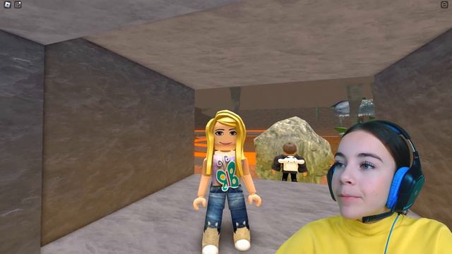 ПОБЕГ ОТ ОГРОМНОЙ ЗМЕИ в ROBLOX! смотреть онлайн