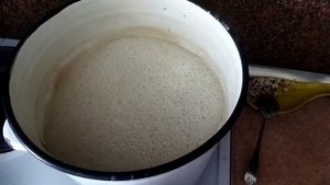 ПОЛЕЗНЫЙ СОСНОВЫЙ МËД ИЗ ПОБЕГОВ СОСНЫ