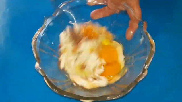 Запеканка из кабачков в яично-сметанном соусе с помидорами и сыром!