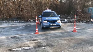 Парковка задним ходом. Заезд в „гараж“