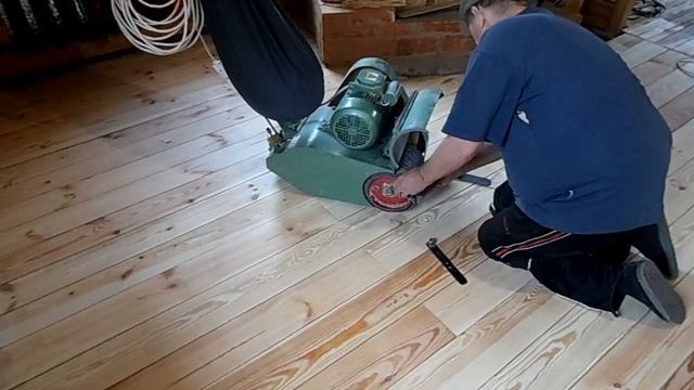Шлифовка деревянного пола.