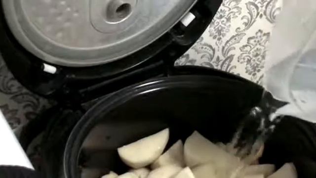 Отварной картофель и куриное филе на пару. смотреть онлайн