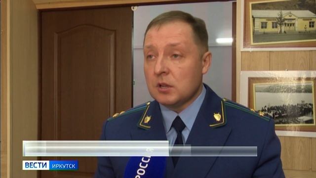 Квадроциклам и снегоходам запретили выезд на лед Байкала в целях безопасности