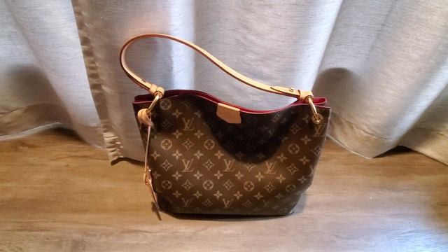 Louis Vuitton Neverfull MM vs. Graceful PM Comparison смотреть онлайн