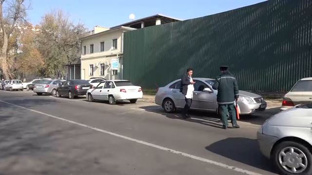 Уважаемые водители! Соблюдайте правила остановки и стоянки транспортного средства. смотреть онлайн