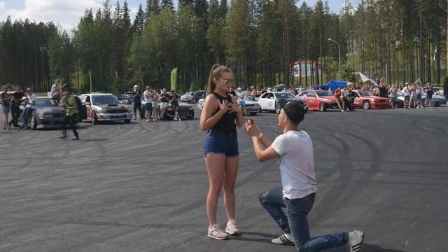Дрифтер сделал предложение девушке прямо на трассе #DRIFTWARS смотреть онлайн