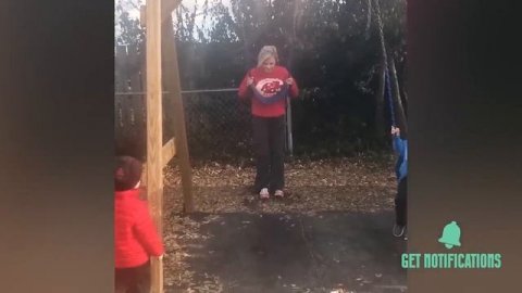 Попробуй не засмеяться. Угар